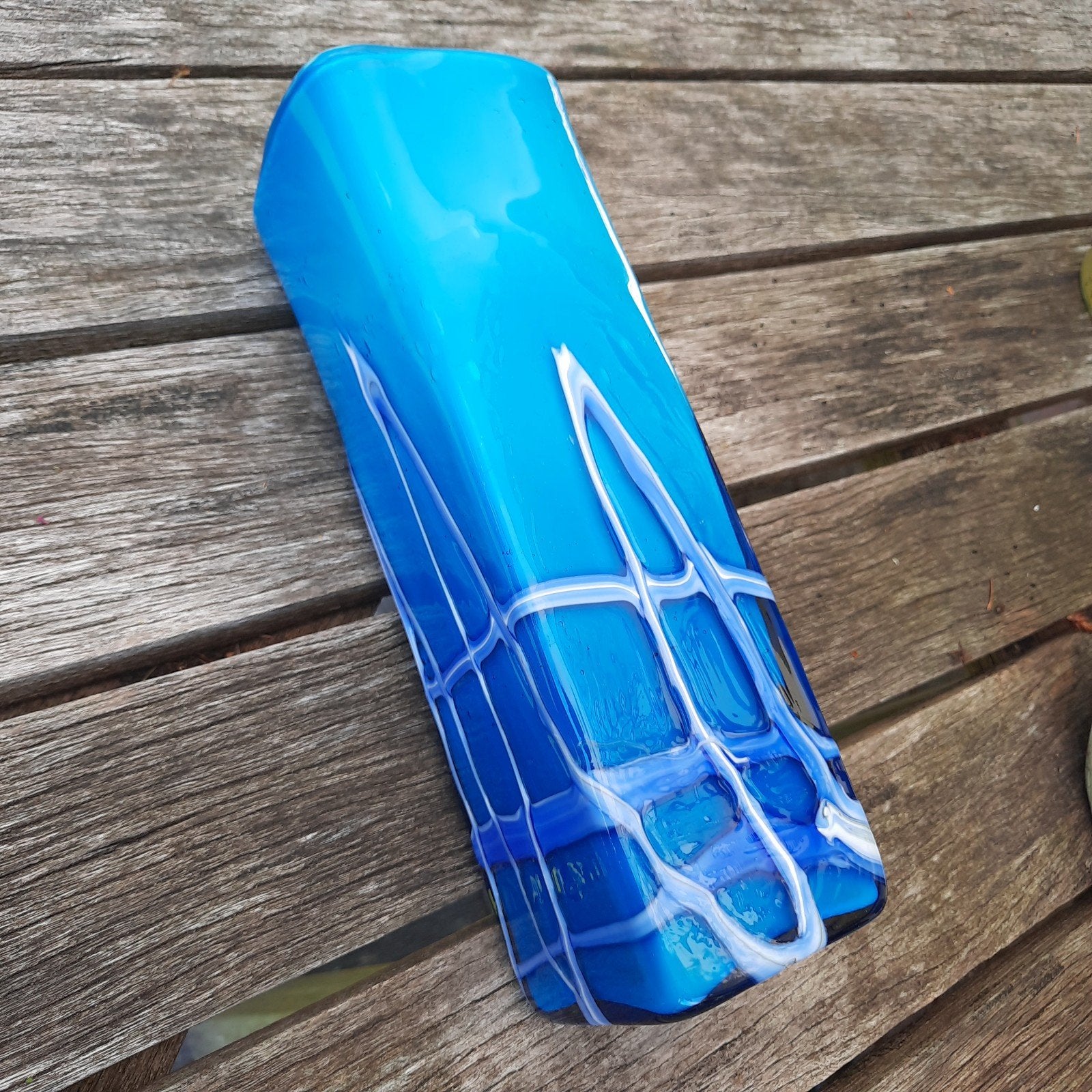 Vierkante blauwe vaas van glas, Huis en Inrichting, Woonaccessoires | Vazen, Ophalen of Verzenden, Blauw, Glas
