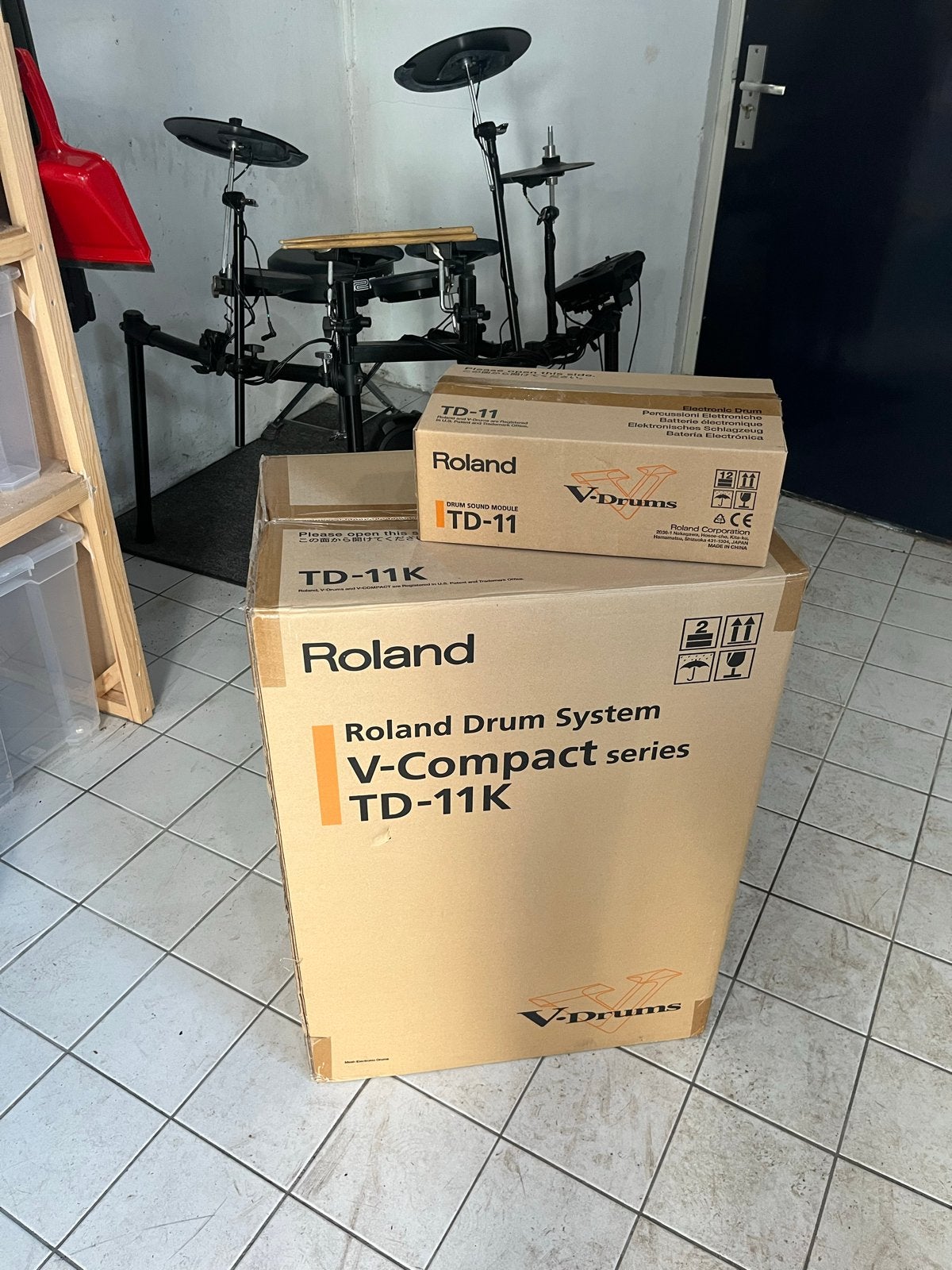 Foto 7 van Roland TD-11K V-Drums Compact + kruk & mat