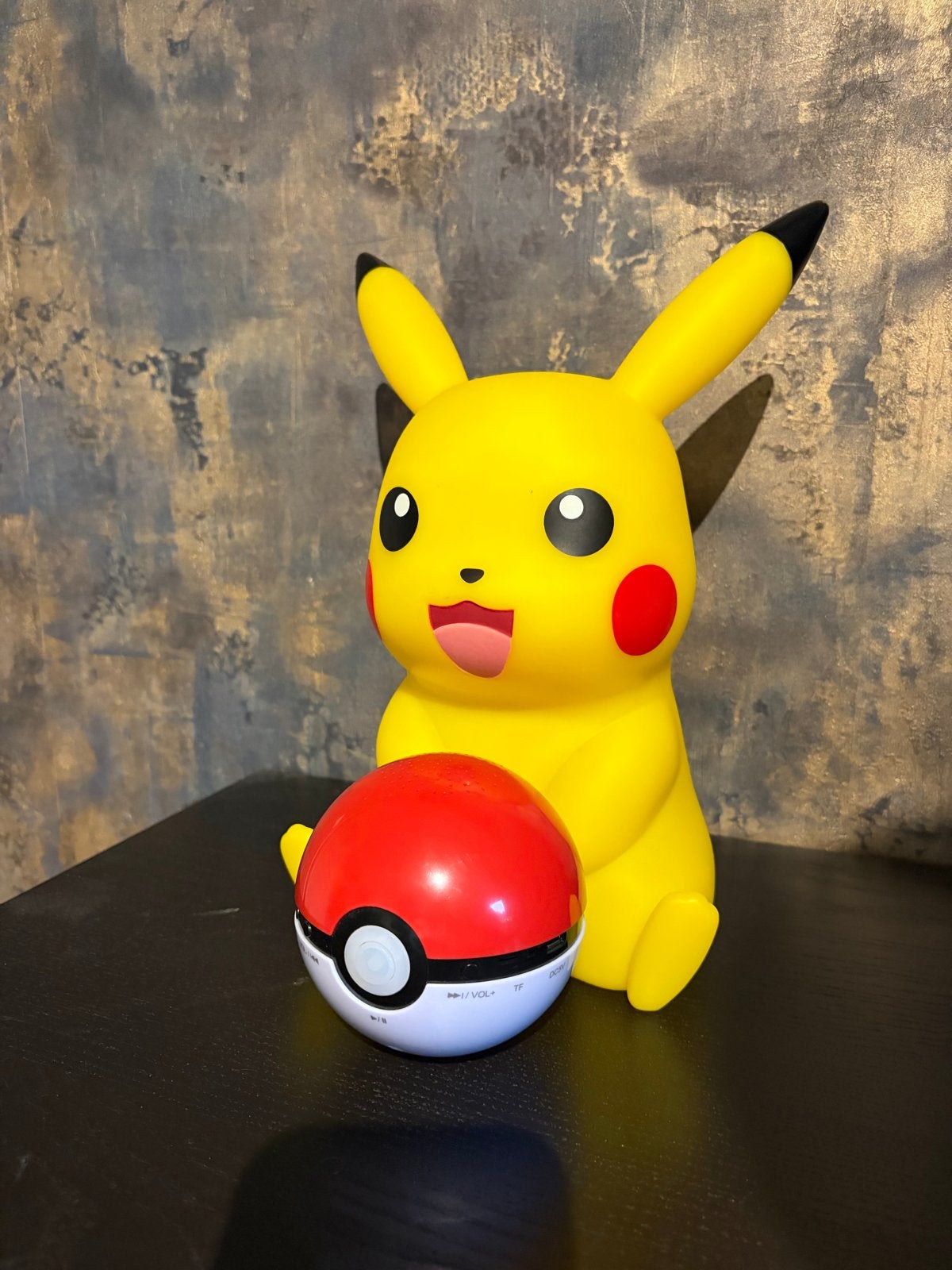 Pikachu en Pokébal Lamp en Bluetooth Speaker 30cm hoog, Ophalen of Verzenden, Zo goed als nieuw, Overige typen