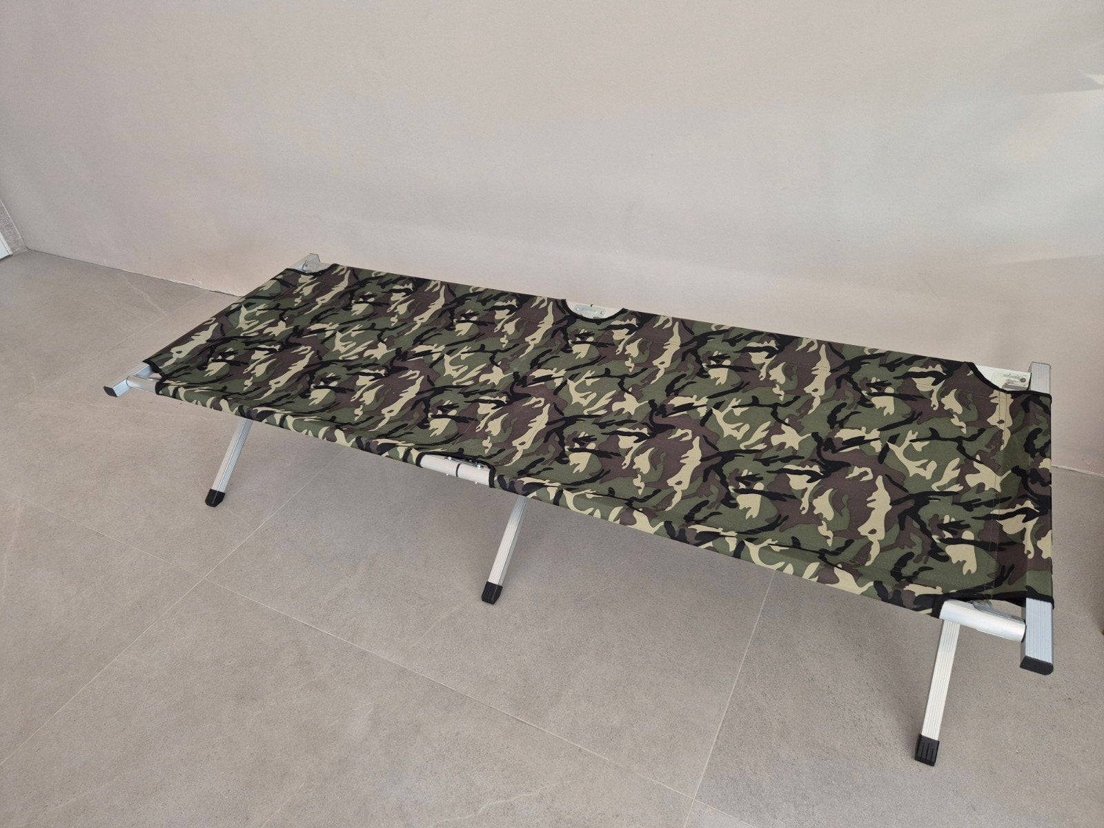 Inklapbaar Veldbed Camouflage - Ideaal voor Camping, Caravans en Kamperen, Ophalen of Verzenden, Zo goed als nieuw, Overige