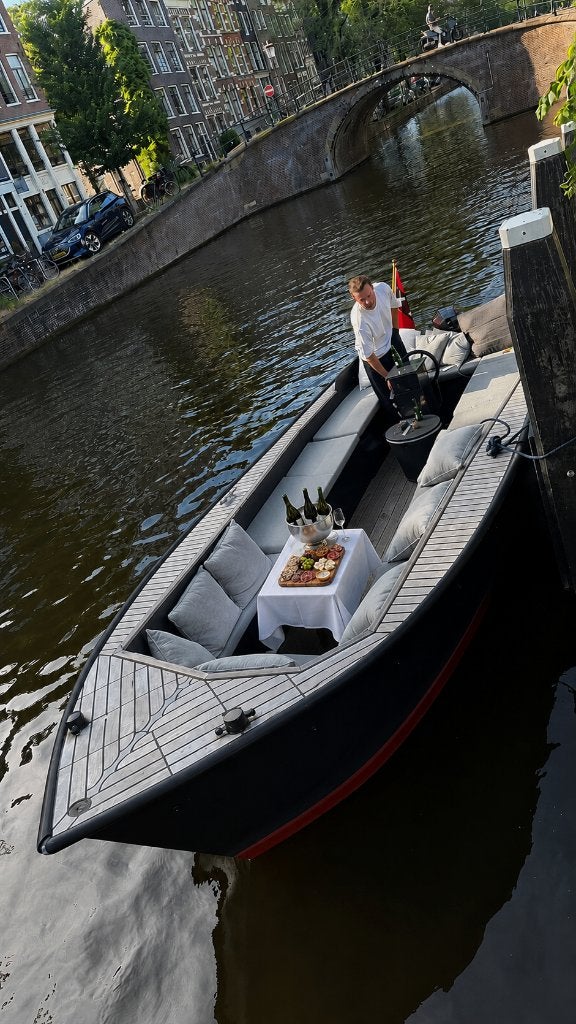 Luxe sloep met schipper te huur Amsterdam, Met schipper