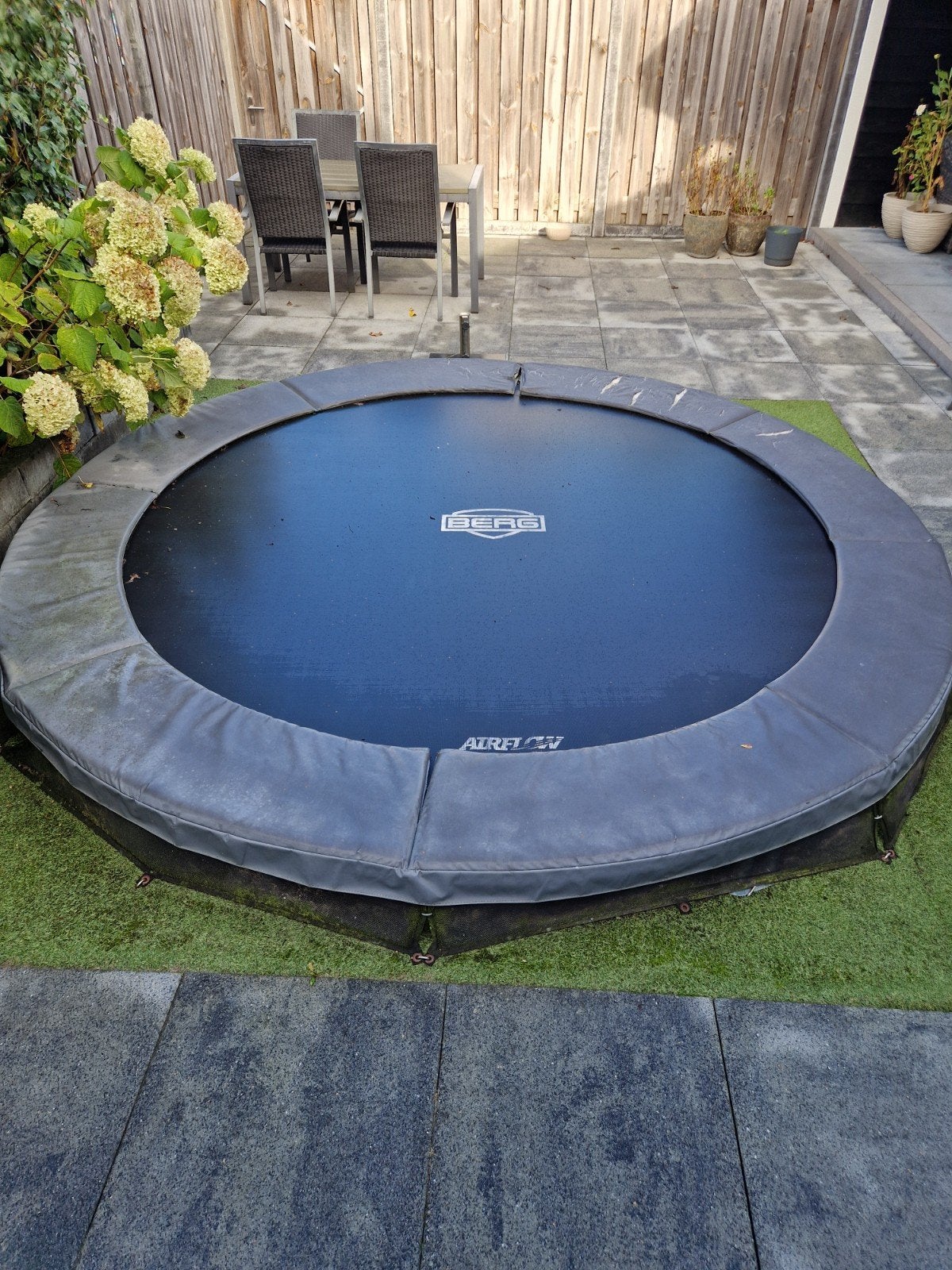Berg Trampoline inground 330 cm, Ophalen, Gebruikt
