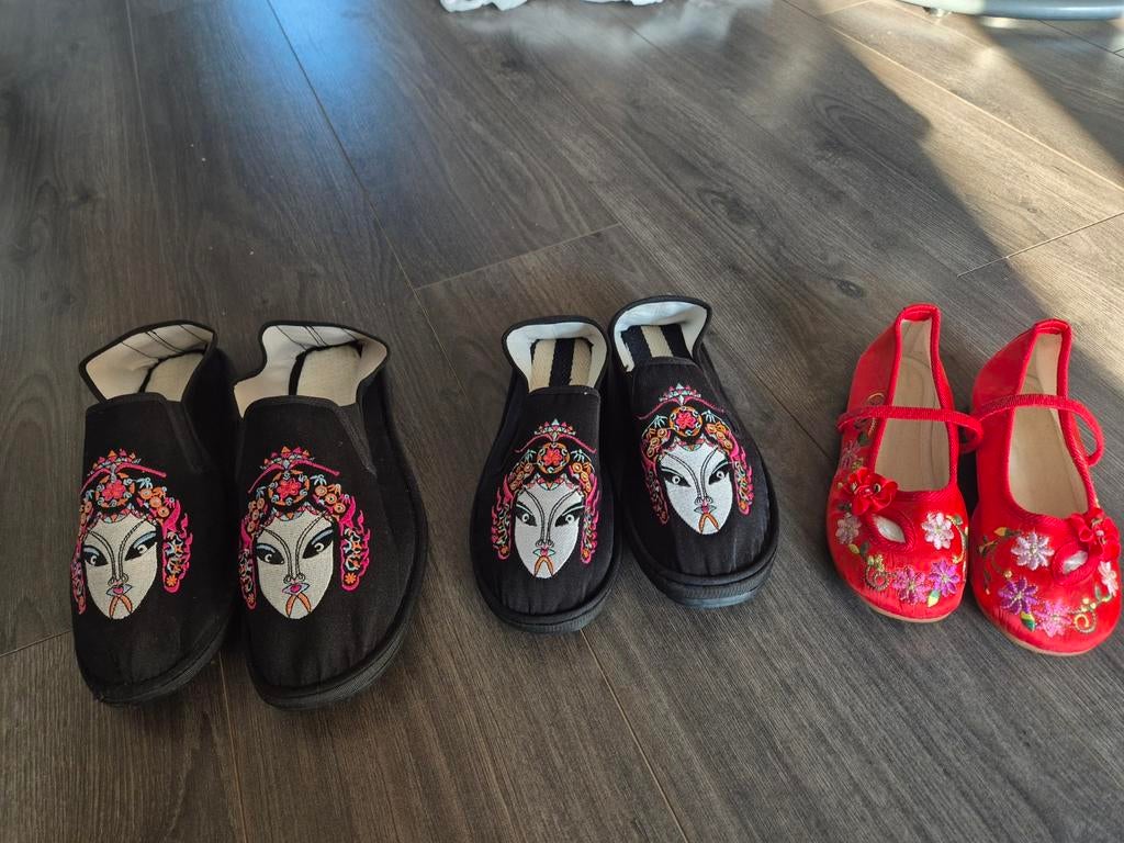 Traditionele Chinese handgemaakte stoffen schoenen.
Comforta, Ophalen of Verzenden, Nieuw