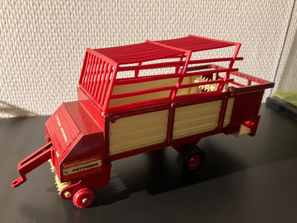 pottinger opraapwagen britains 1:32, Ophalen of Verzenden, Gebruikt, Tractor of Landbouw, Britains