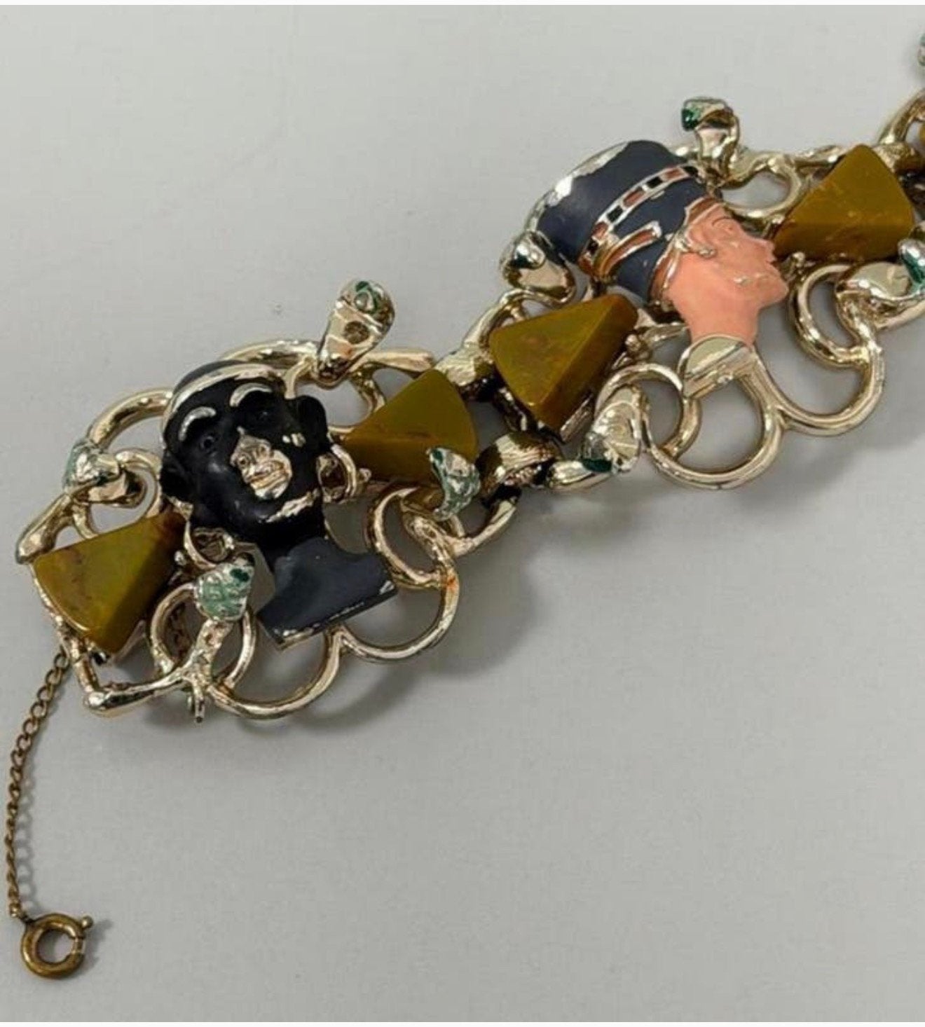 Vintage Egyptian Revival armband 1950-60 farao mummie sfinx, Sieraden, Tassen en Uiterlijk, Antieke sieraden, Ophalen of Verzenden