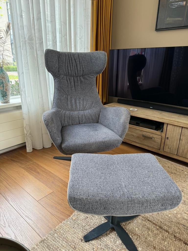 Draaifauteuil met hocker merk Xooon, Ophalen, 75 tot 100 cm, Zo goed als nieuw, 50 tot 75 cm