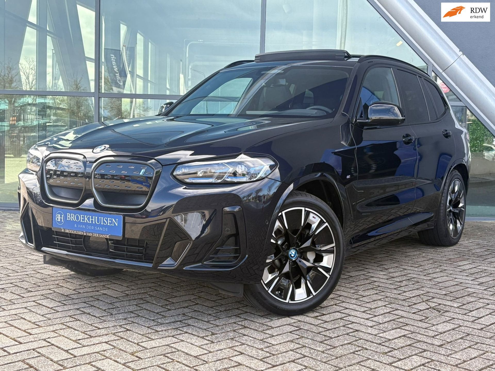 BMW IX3 High Executive Edition M-Sport 80 kWh Panoramadak /, Auto's, BMW, Automaat, Achterwielaandrijving, Gebruikt, Zwart
