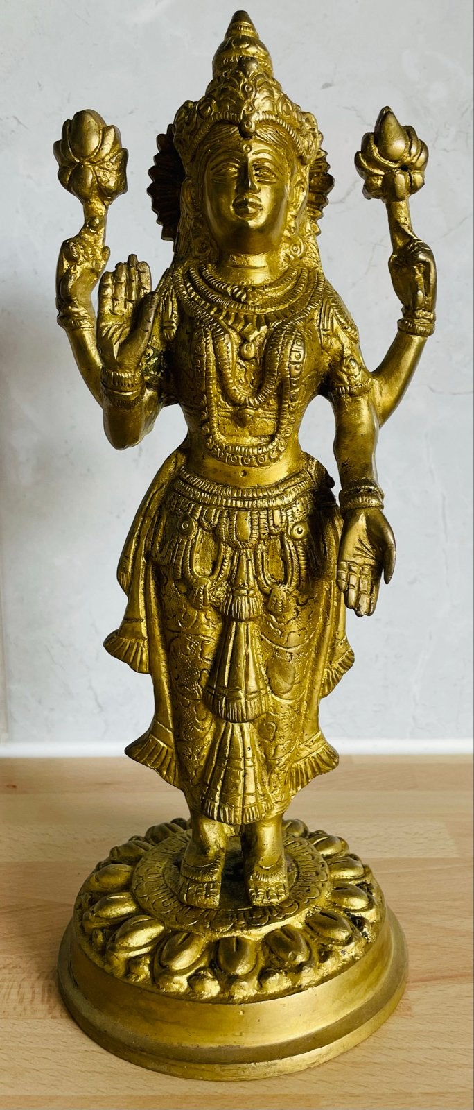 Goudkl Beeld van Lakshmi - Hindoeïstische Godin, Ophalen of Verzenden, Handgemaakt, 20 - 50 cm, Beeld