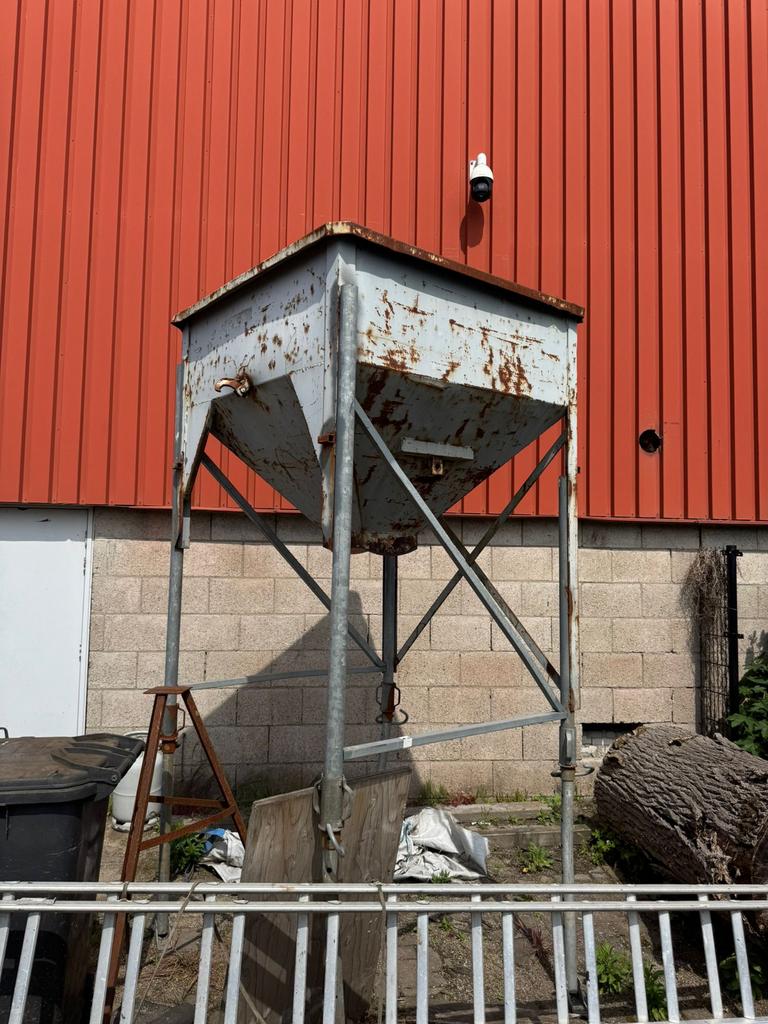Robuuste metalen silo/ trechter, Ophalen of Verzenden