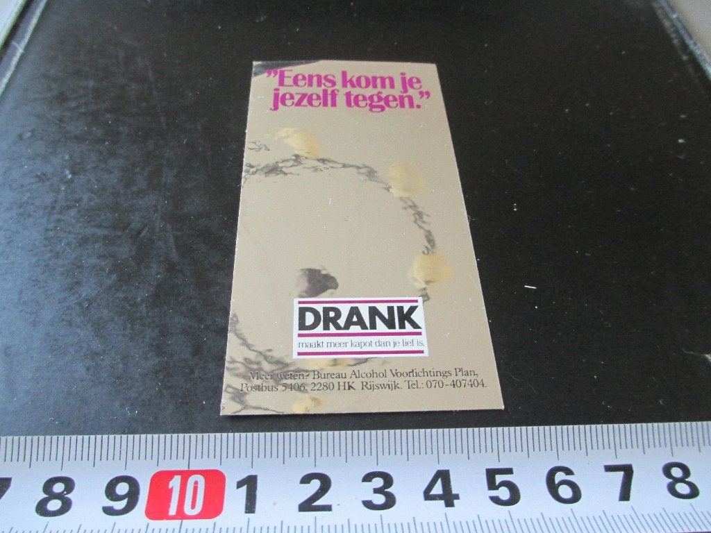 sticker spiegel eens kom je jezelf tegen / DRANK meer kapot, Ophalen, Zo goed als nieuw