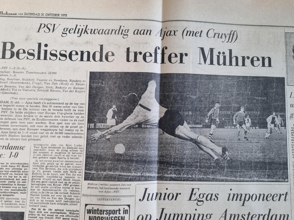 VOETBAL Mühren scoort in wedstrijd Ajax - PSV (1970), Verzamelen, Ophalen of Verzenden, 1960 tot 1980, Knipsel(s)