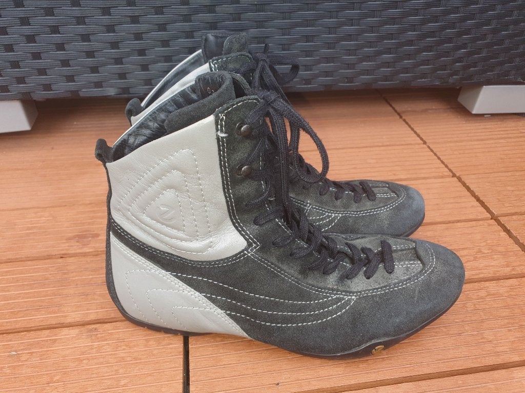 Ecco mt.37 enkellaarsjes in zwart suede en grijs leer, Kleding | Dames, Ecco, Zwart, Lage of Enkellaarzen, Ophalen of Verzenden