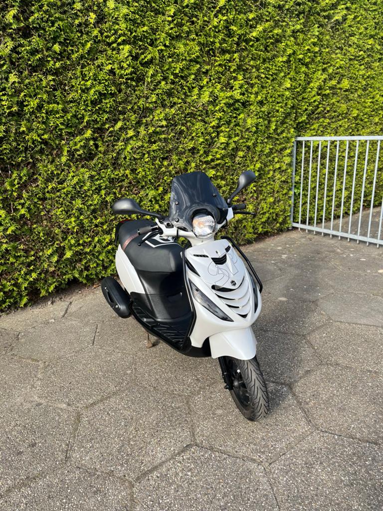 Piaggio zip iget 2020 4t3v pearl white NIEUWSTAAT+GARANTIE, Ophalen of Verzenden, Gebruikt, Benzine, Piaggio