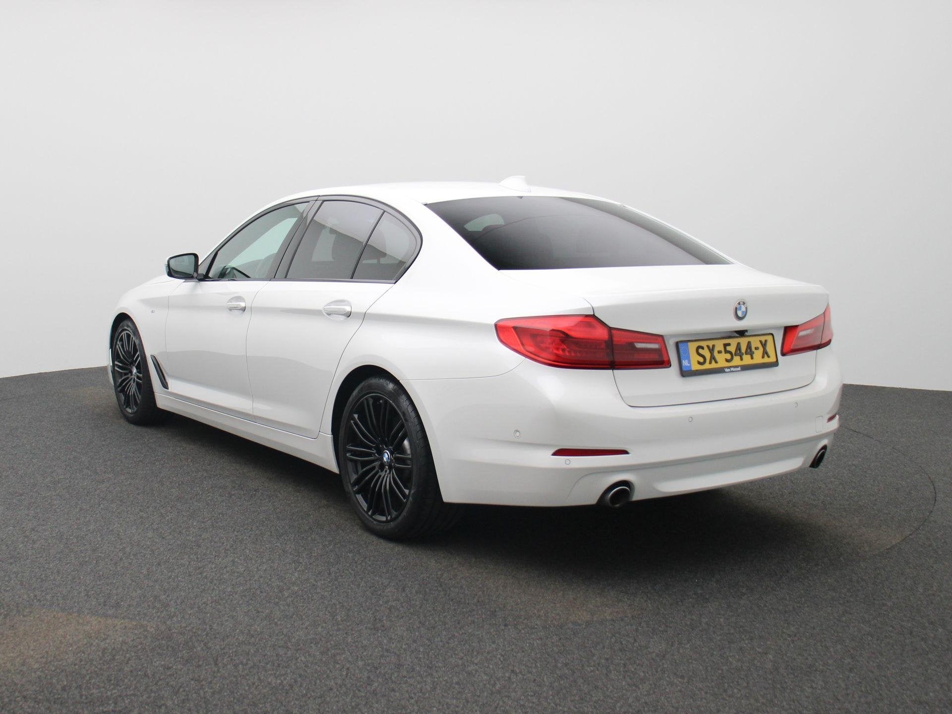 BMW 5-serie 520i High Executive | LEDER | STOELVERWARMING |, Automaat, Achterwielaandrijving, Gebruikt, 4 cilinders