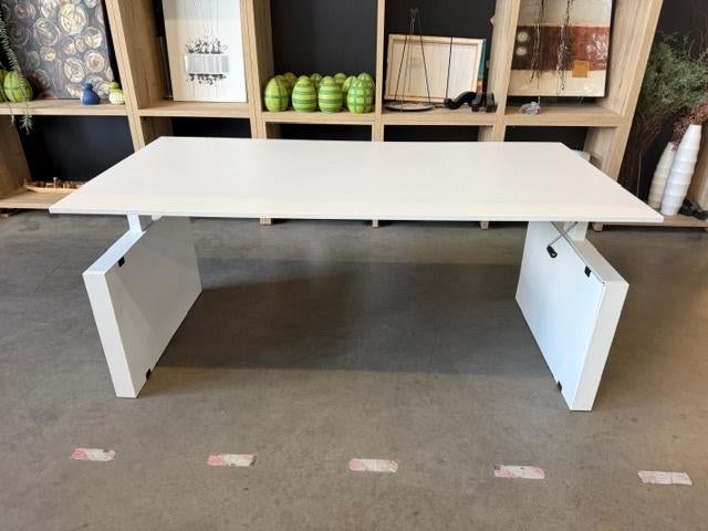 Verstelbaar bureau / tafel met slinger, 1 stuk, Gebruikt, 180 cm, Spaanplaat of MDF, In hoogte verstelbaar