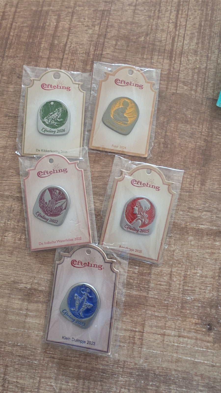 Efteling jaar pins 2022 t/m 2026  set, Ophalen of Verzenden, Nieuw, Overige onderwerpen, Speldje of Pin