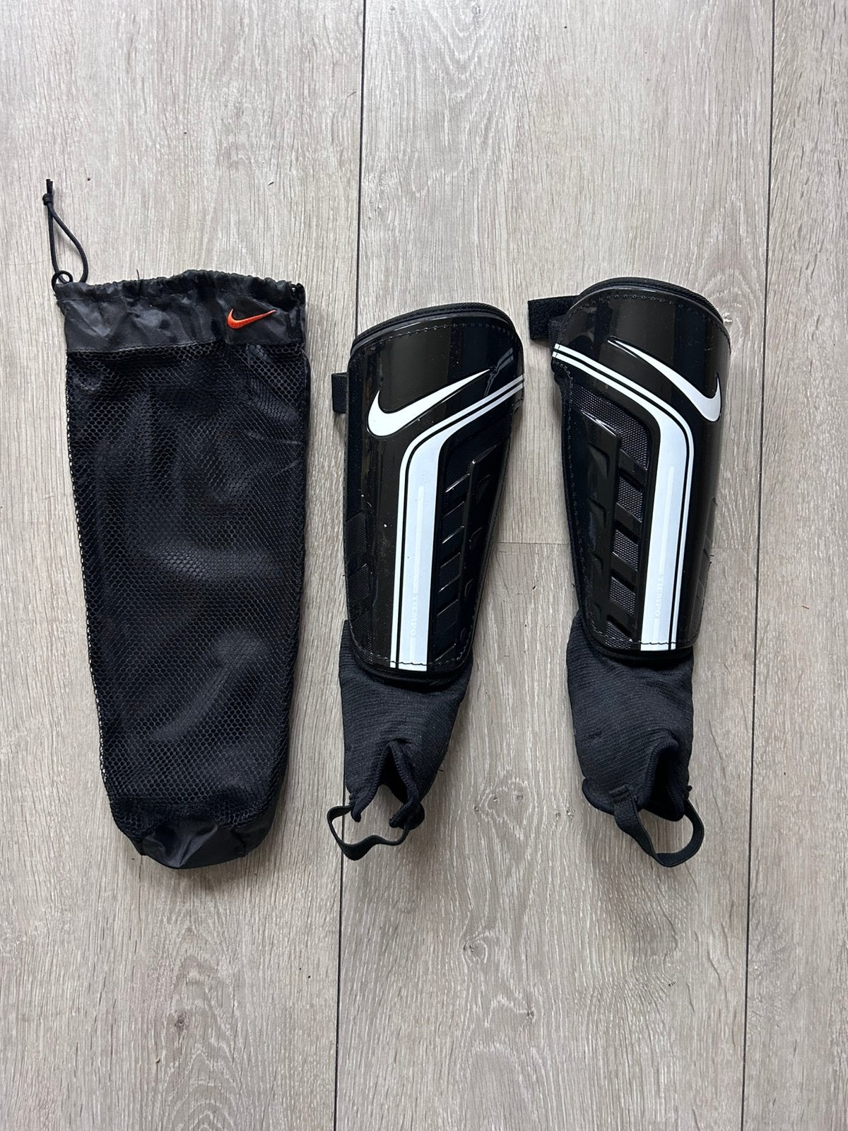 Scheenbeschermers Nike., Maat L, Ophalen of Verzenden, Zo goed als nieuw, Overige typen