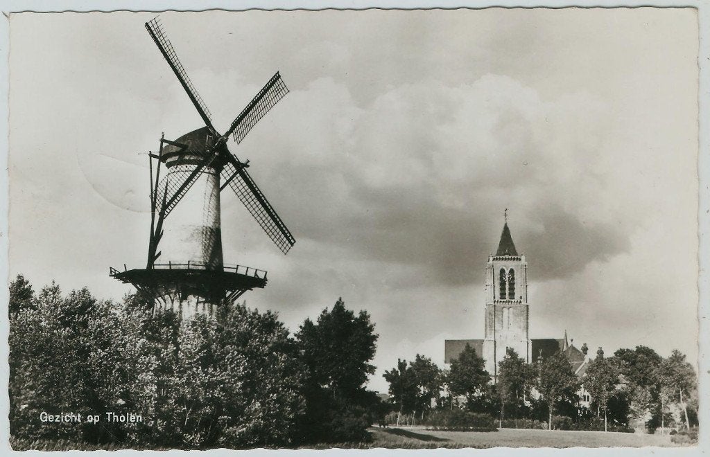 Gezicht op Tholen molen De Hoop kerk 1968, Ophalen of Verzenden, 1960 tot 1980, Gelopen, Zeeland