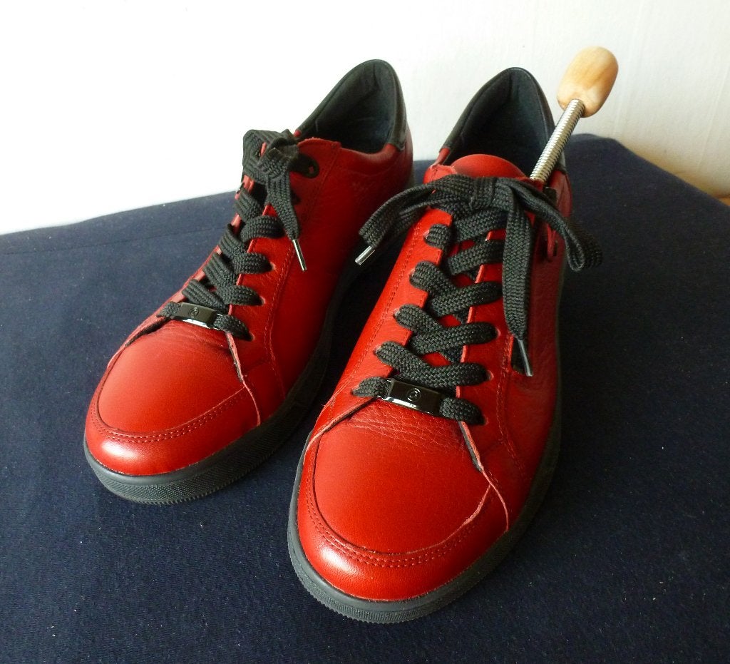 dames schoenen, Verzenden, Rood, Sneakers of Gympen, Zo goed als nieuw