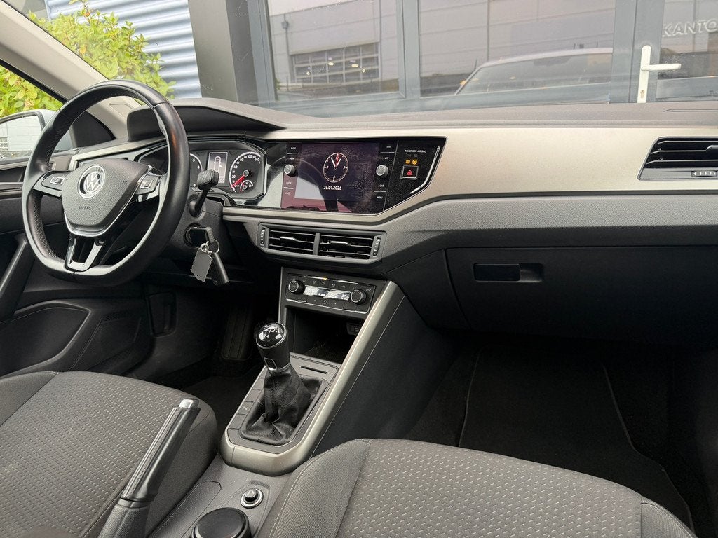 Volkswagen Polo 1.0 MPI Polo Cruisecontrol|PDC|Navi|, Stof, Bedrijf, Handgeschakeld, LED verlichting