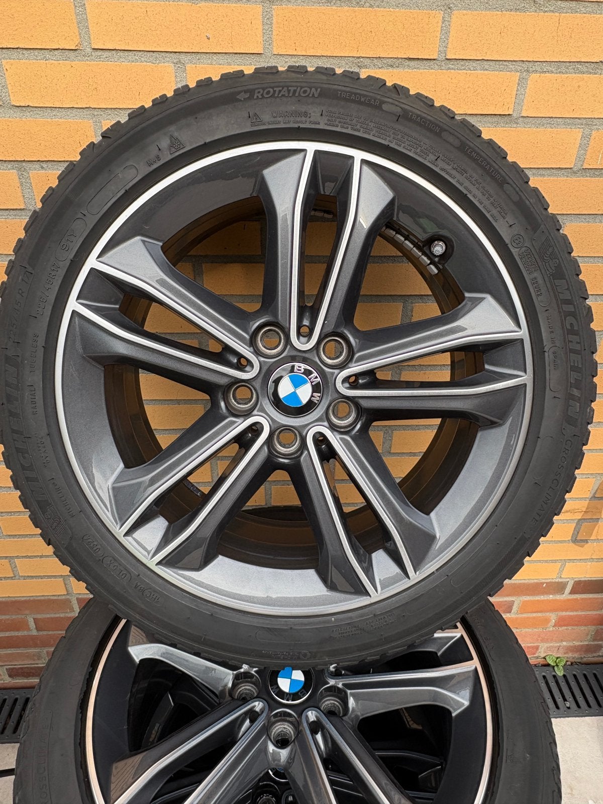 BMW 1 serie F40 velgen + all season banden 225 45 17, Auto-onderdelen, Banden en Velgen, Gebruikt, Banden en Velgen, 17 inch, Ophalen of Verzenden