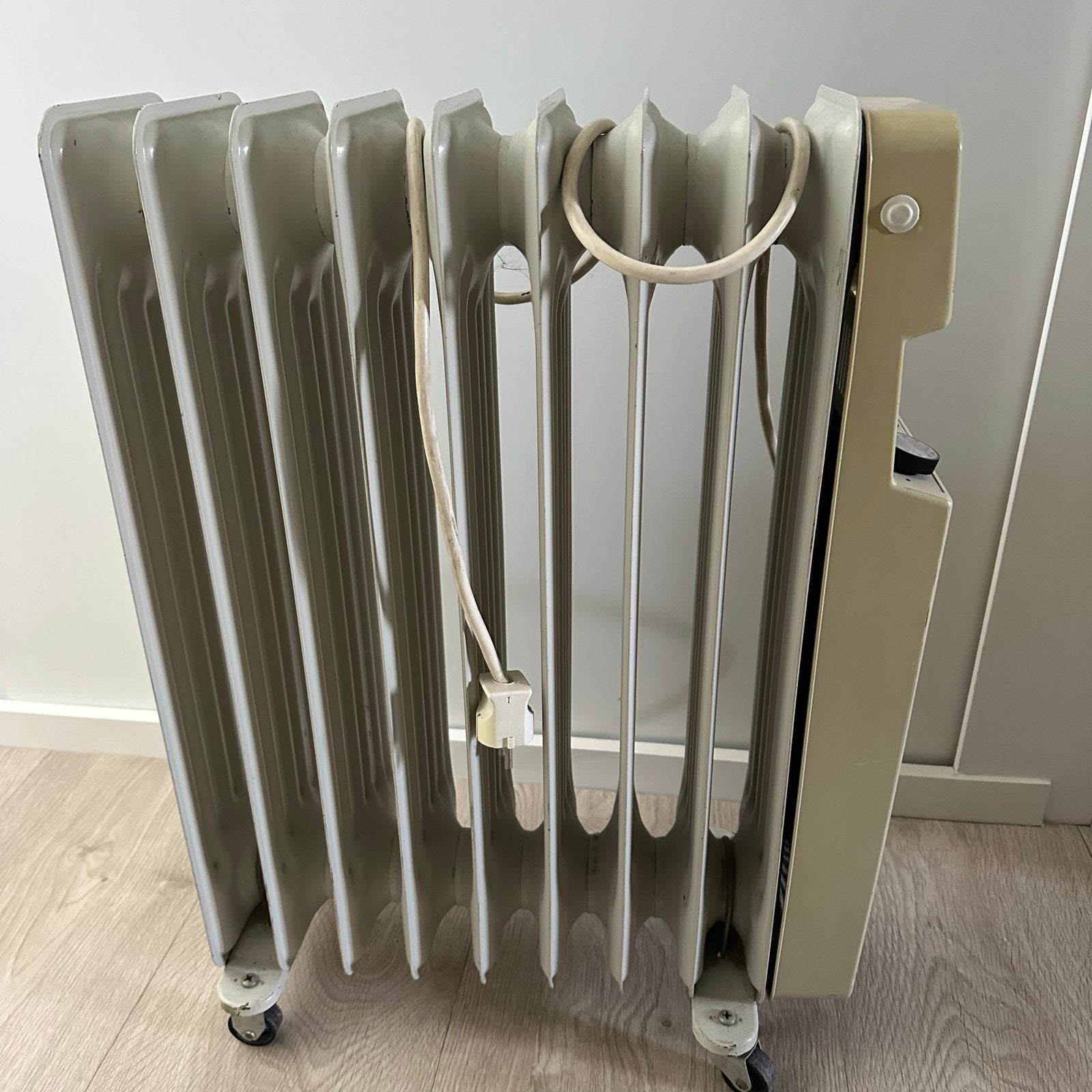 Elektrisch oliegevuld bijzet kacheltje op wieltjes, Ophalen, 30 tot 80 cm, Gebruikt, Kachel