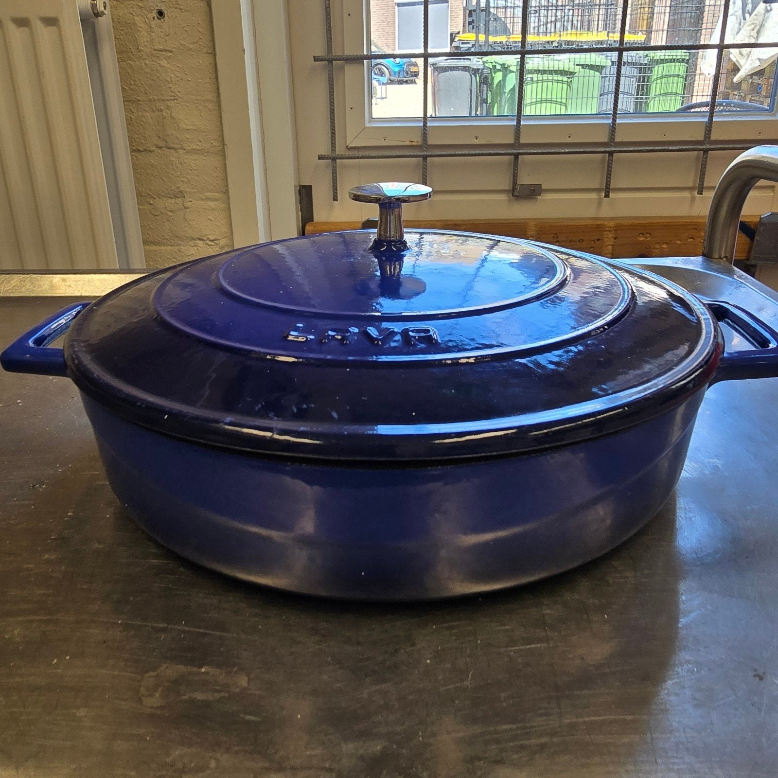 Lava braadpan,laag model, zgan, d28x h6,3x l 36, Ophalen of Verzenden, Zo goed als nieuw, Gietijzer