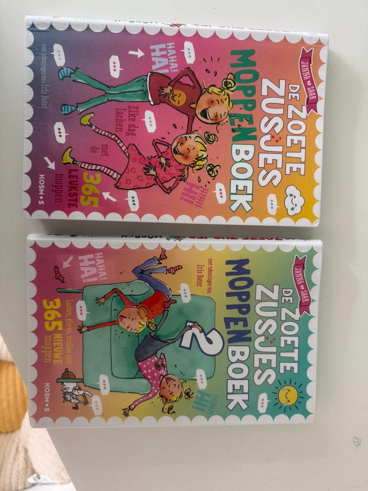 Hanneke de Zoete - De Zoete Zusjes moppenboek 1 en 2, Boeken, Fictie algemeen, Ophalen of Verzenden, Zo goed als nieuw, Hanneke de Zoete