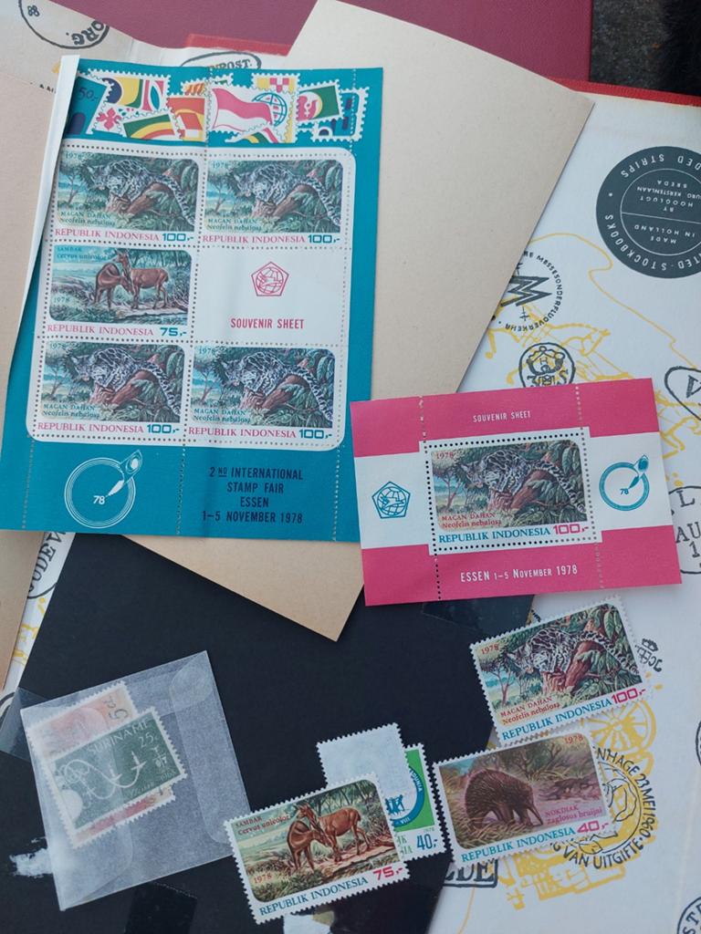 Indonesische postzegels en souvenirvellen uit 1978, Postzegels en Munten, Postzegels | Nederland, Gestempeld, Na 1940, Ophalen of Verzenden