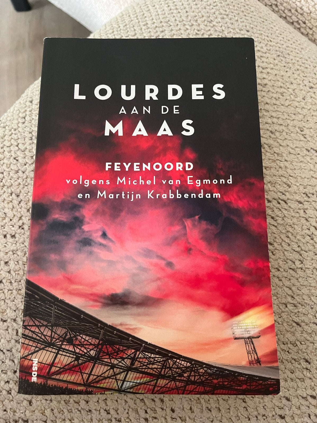 Lourdes aan de Maas - Feyenoord boek, Ophalen of Verzenden, Zo goed als nieuw, Overige sporten
