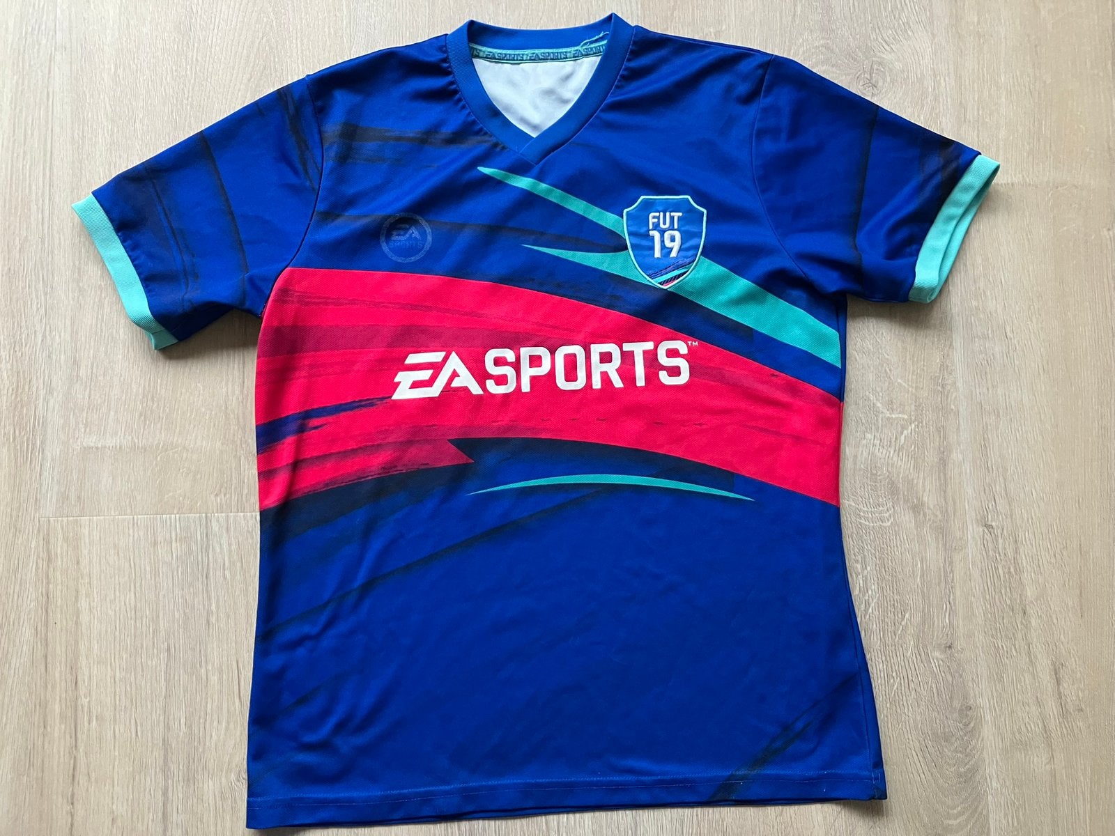 Origineel FIFA 19 Ultimate team shirt | M | collectors item, Ophalen of Verzenden, Zo goed als nieuw, Buitenlandse clubs, Shirt