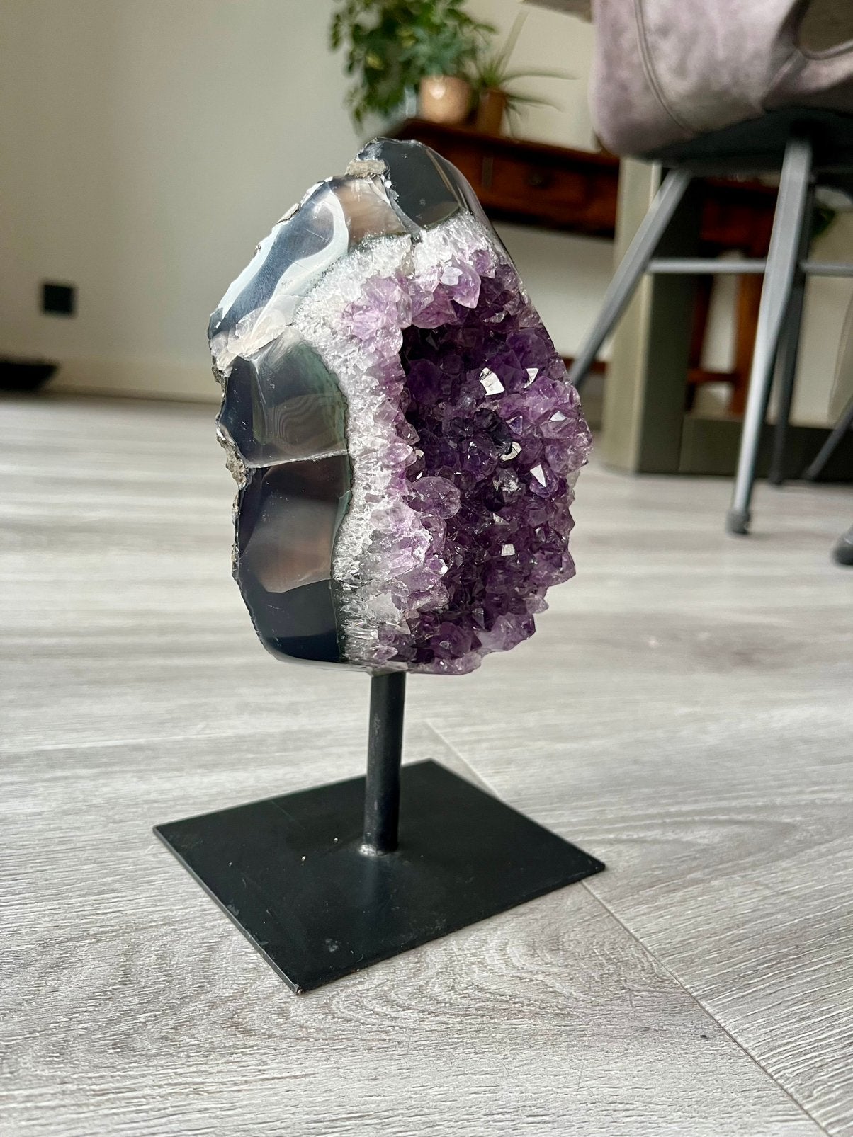 Amethist met agaat op standaard – 1,1 kg, Ophalen of Verzenden