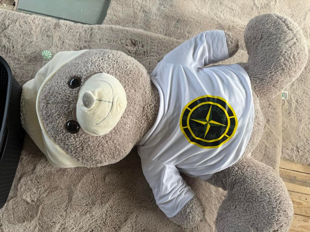 Grote Knuffelbeer met Stone Island T-shirt, Ophalen of Verzenden, Zo goed als nieuw, Beer