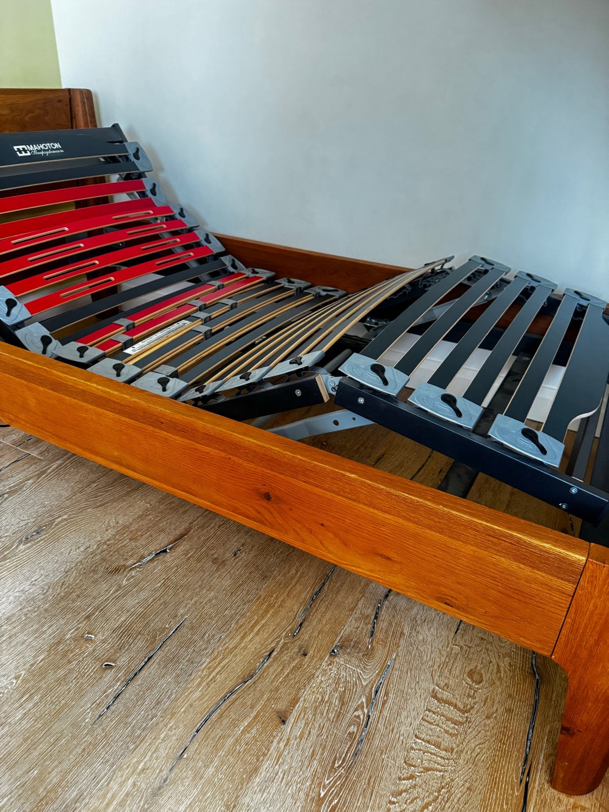 Auping bed met elektrisch verstelbare lattenbodem, Ophalen, 90 cm, Eenpersoons, Bruin
