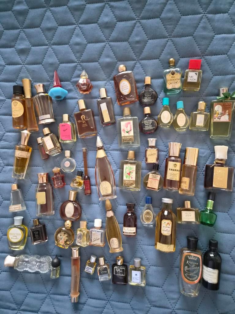 Diverse oude parfumflesjes, Ophalen of Verzenden, Miniatuur