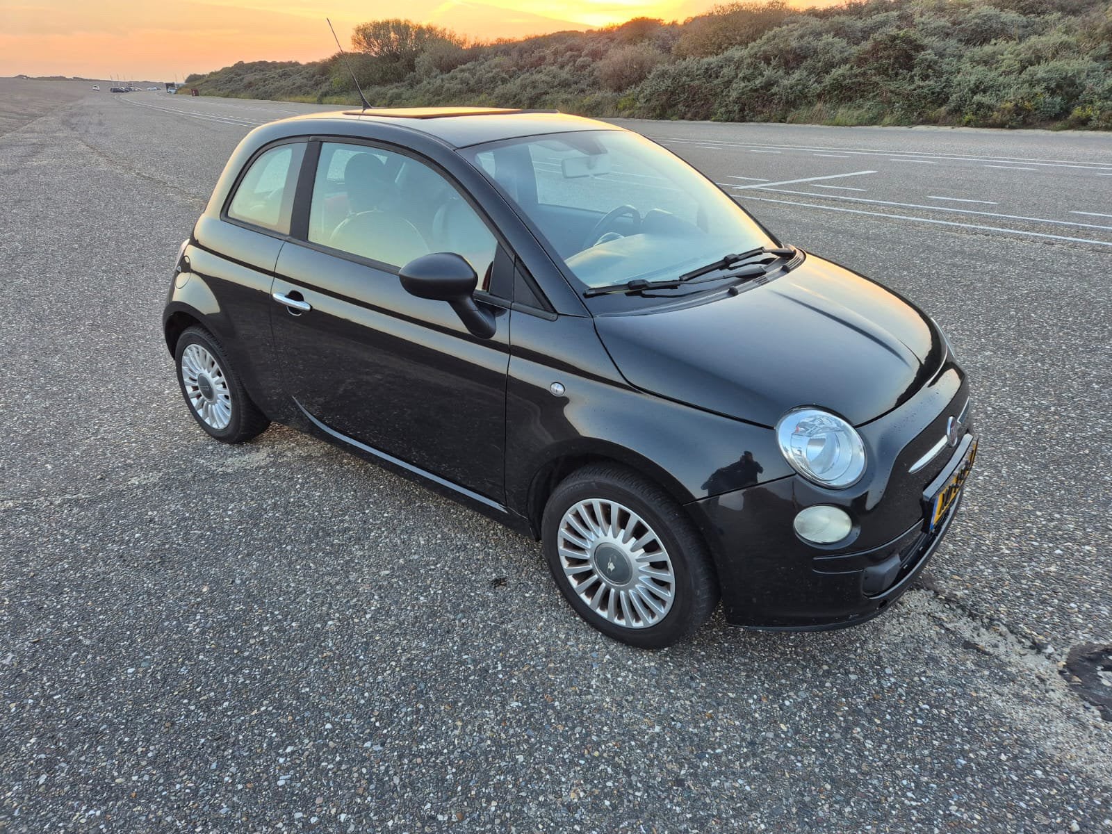 Fiat 500 1.4 16V 73KW C 2009 Zwart, Auto's, Voorwielaandrijving, 31 €/maand, 4 cilinders, 4 stoelen
