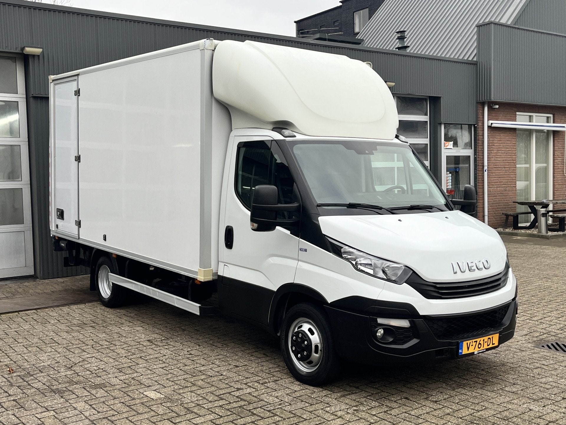 Iveco Daily 35C16V 2.3 Himatic Automaat 800kg laadklep Trekh, Auto's, Bestelauto's, Gebruikt, Iveco, Wit, Origineel Nederlands
