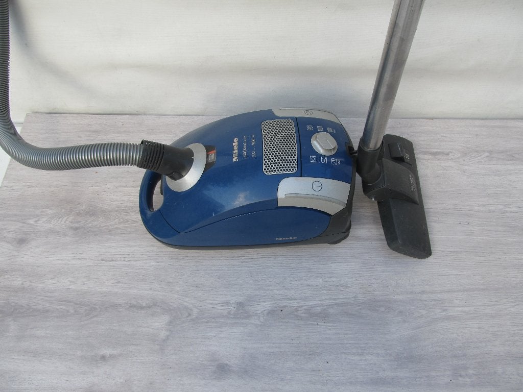 Zeer krachtige 1600 watt Miele stofzuiger blauw, Gebruikt, Miele, Sledestofzuiger, Stille werking