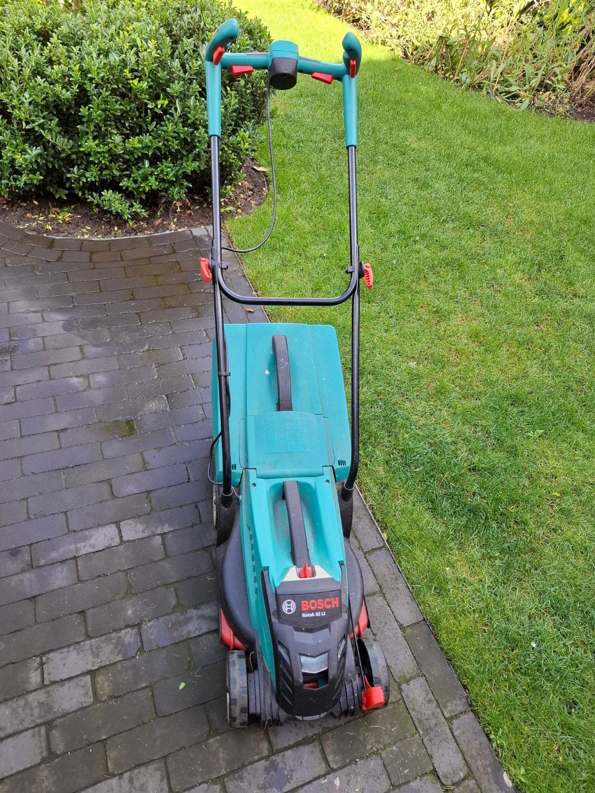 Grasmaaier Bosch met accu en lader, Tuin en Terras, Ophalen, Gebruikt, Accu-grasmaaier, Opvangbak