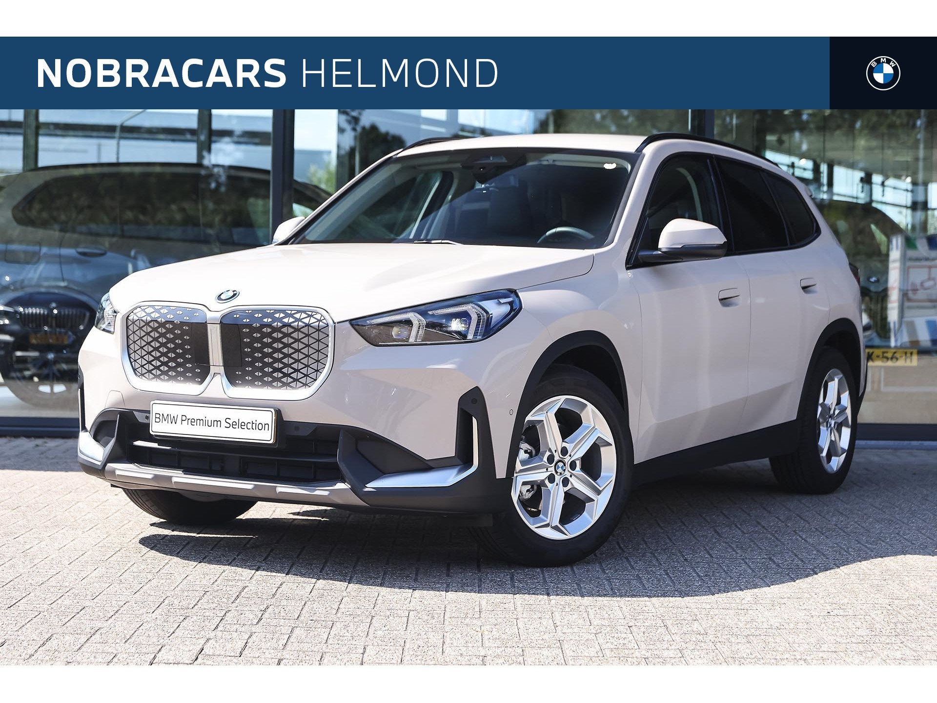 BMW iX1 eDrive20 / Achteruitrijcamera / Adaptieve LED / Comf