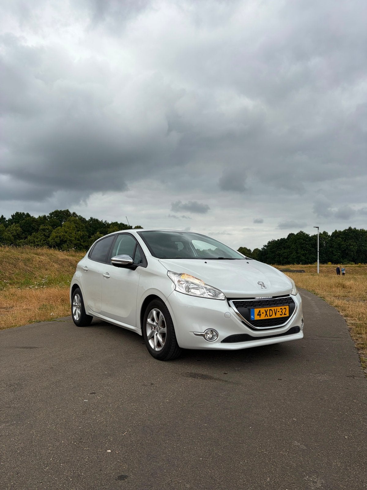 Peugeot 208 automaat 1.2 VTI 60KW 5-D 2-TR 2014 NAP, Auto's, Peugeot, Stof, 40 €/maand, Zwart, 1199 cc