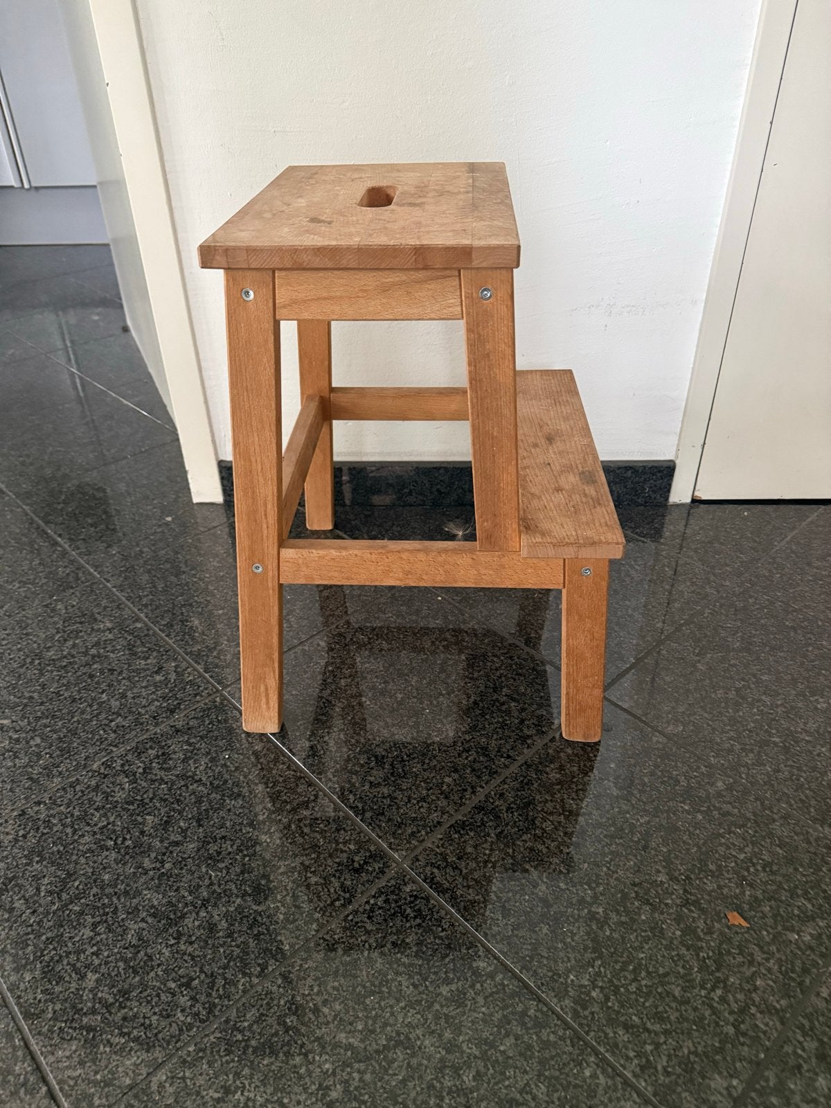 IKEA houten trapje/krukje - Handig en stevig, Ophalen, Gebruikt, Hout