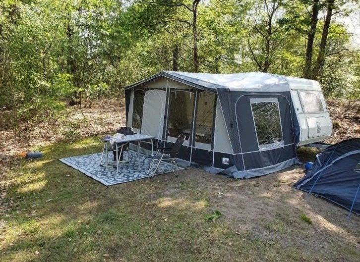 Knaus Country 8304 (1994) - Semi-gerenoveerd met voortent, Caravans en Kamperen, Particulier