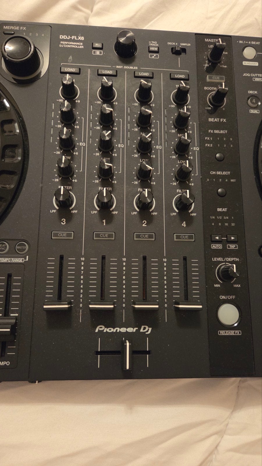 Foto 6 van Pioneer DJ DDJ-FLX6 DJ-controller Weinig gebruikt