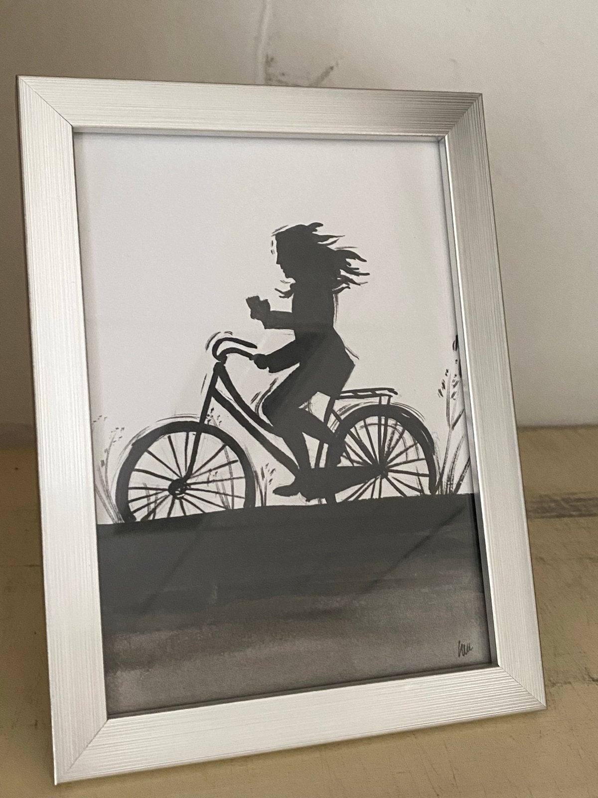 Meisje op de fiets - Oostindische inkt - Ingelijst, Antiek en Kunst, Ophalen of Verzenden, Schilderij, Pentekening, Gesigneerd