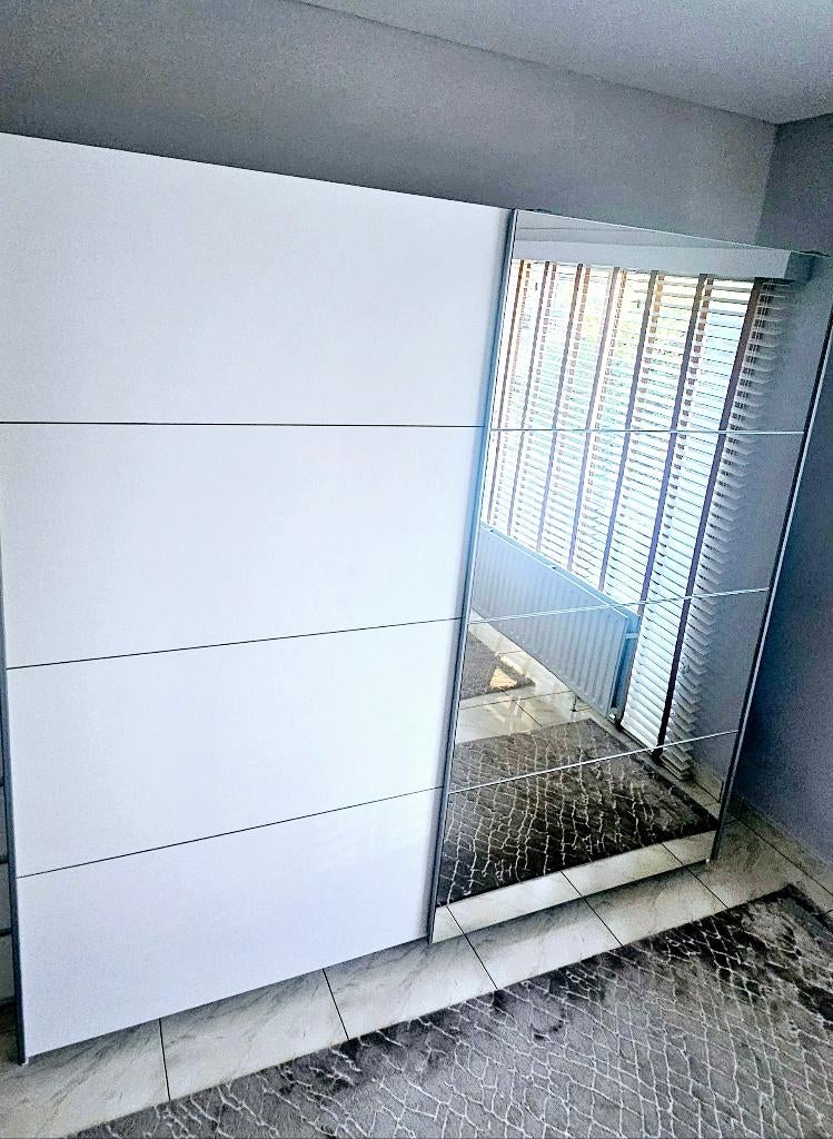 Kleerkast nieuw, Ophalen