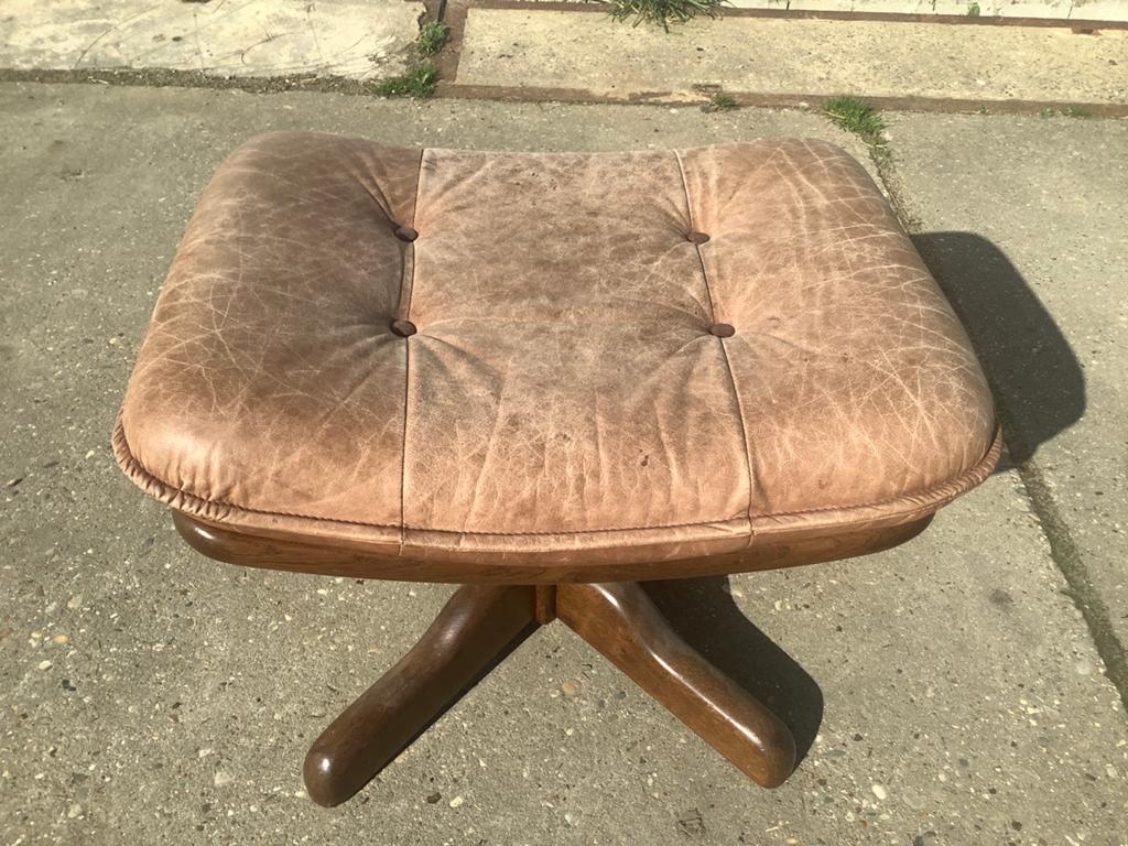 Vintage voetenbank  bruin leer houten kruisvoet, Ophalen, Gebruikt, Rechthoekig, Leer
