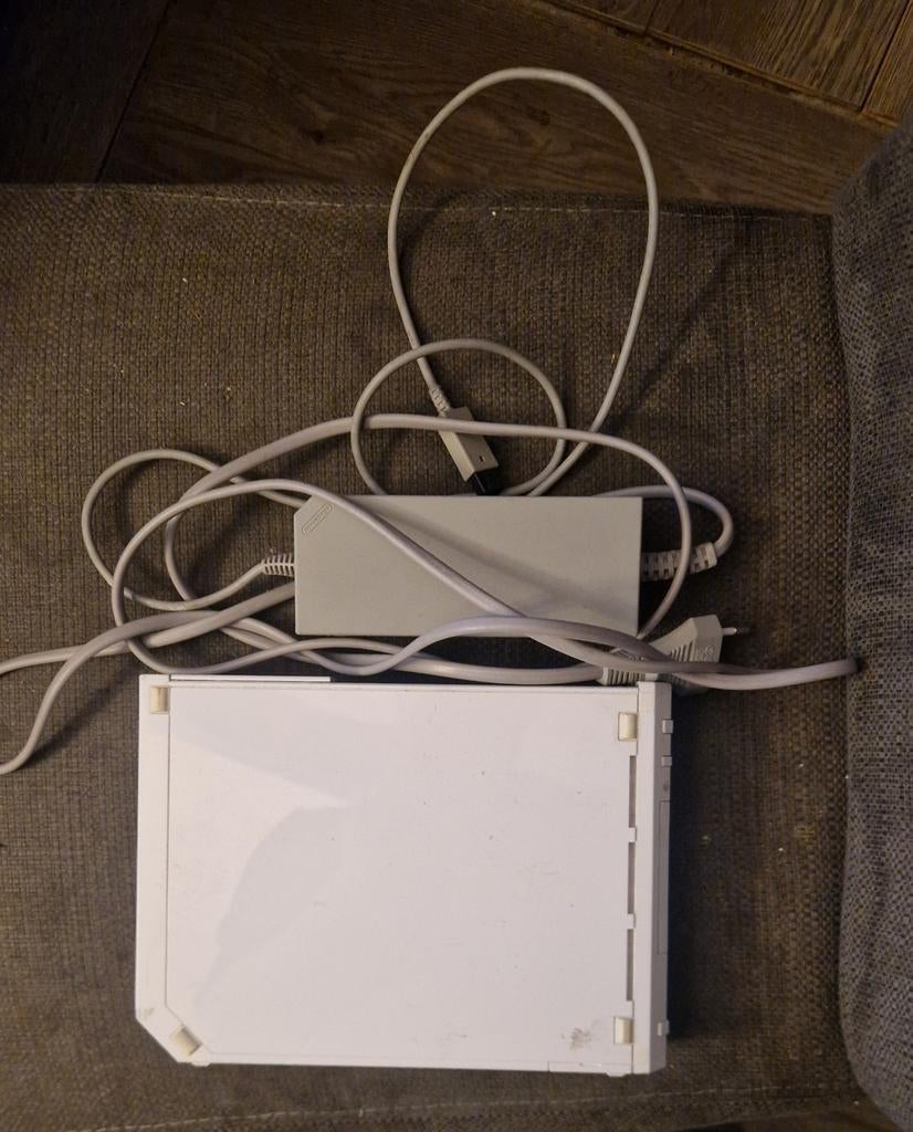 Nintendo Wii met controller en sensor bar, Spelcomputers en Games, Spelcomputers | Nintendo Wii, Gebruikt, Met 1 controller, Ophalen of Verzenden