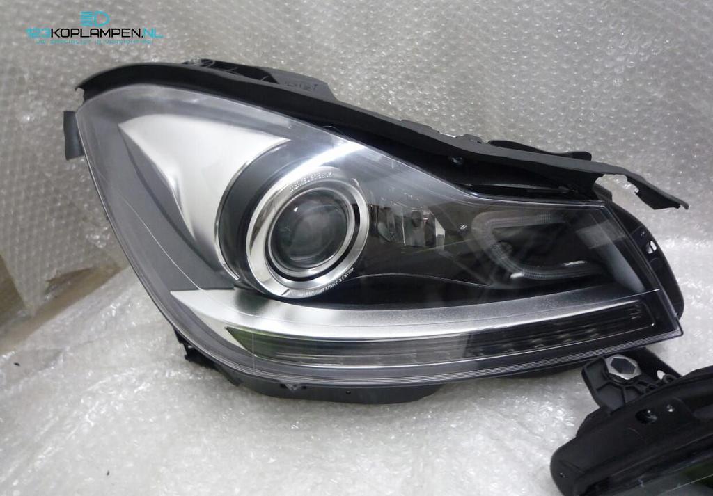 Mercedes C Klasse C63 AMG W204 facelift Bi Xenon koplampen, Ophalen, Gebruikt, -, -