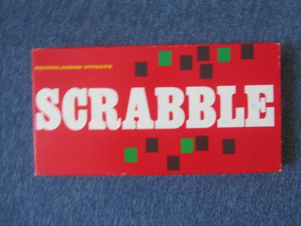 Scrabble, Ned. uitgave, houten letters en balkjes, Hobby en Vrije tijd, Gezelschapsspellen | Bordspellen, Een of twee spelers